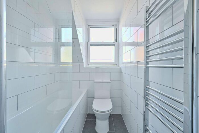 1 Bedroom Flat To Rent In Lewin Road, Streatham Common, London, SW16
