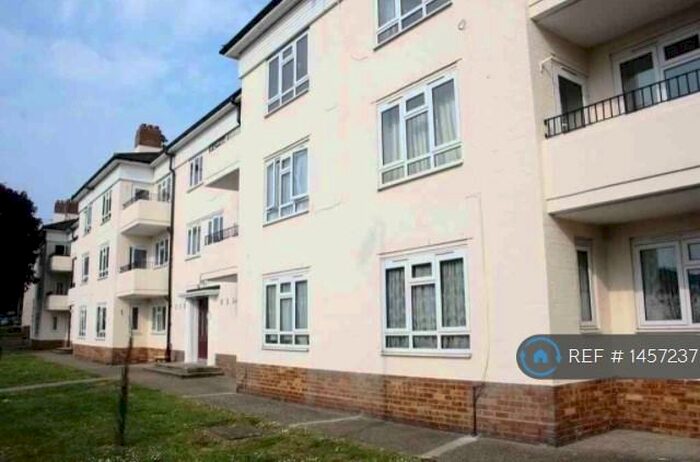 3 Bedroom Flat To Rent In Tylney Road, Bromley, BR1