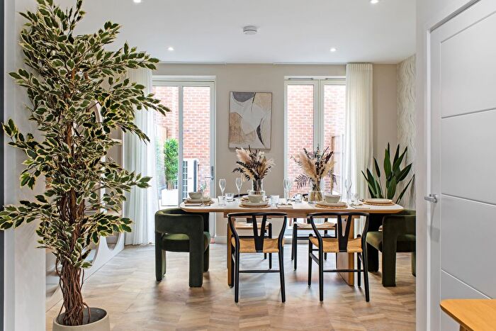 3 Bedroom Town House For Sale In Woodhill, Woolwich, SE18