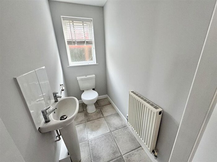 3 Bedroom Semi Detached House To Rent In Barn Croft, Mansfield, NG18