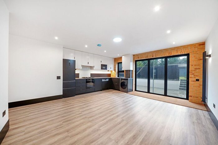 3 Bedroom Flat To Rent In Fir Tree Road, SM7