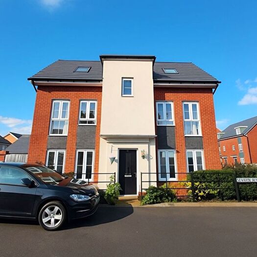 4 Bedroom Semi Detached House To Rent In Severn Acre Lea, Bristol, BS34