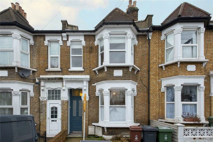 2 Bedroom Flat To Rent In Orford Road, Walthamstow, London, E17
