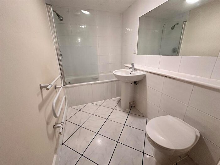 2 Bedroom Apartment To Rent In Collier Street, Manchester, M3