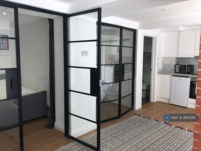 3 Bedroom Flat To Rent In Villiers Road, Southsea, PO5