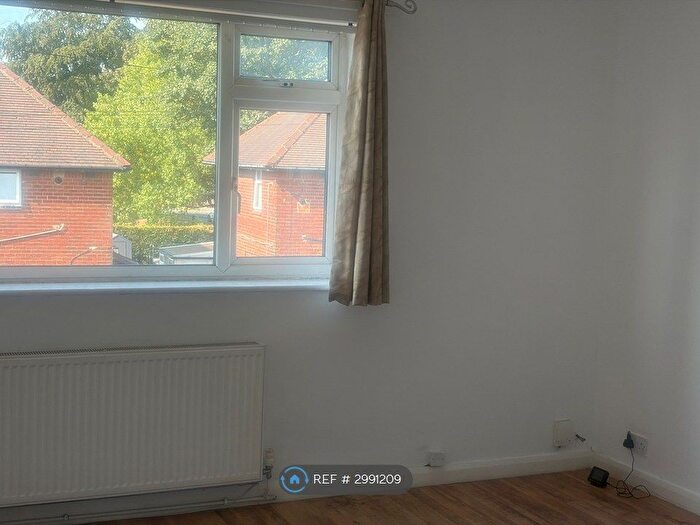 1 Bedroom Flat To Rent In Temple Court, Leeds, LS15