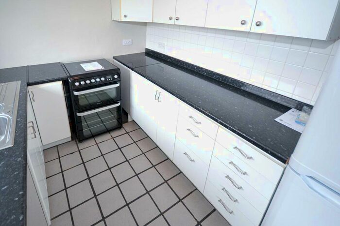 2 Bedroom Flat To Rent In Sidmouth Grange Close, Reading, RG6