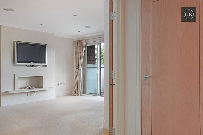 2 Bedroom Flat For Sale In Roebuck Heights, North End, Buckhurst Hill, Essex, IG9