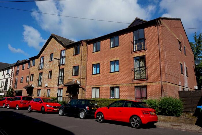 2 Bedroom Flat To Rent In Court Road, SO15