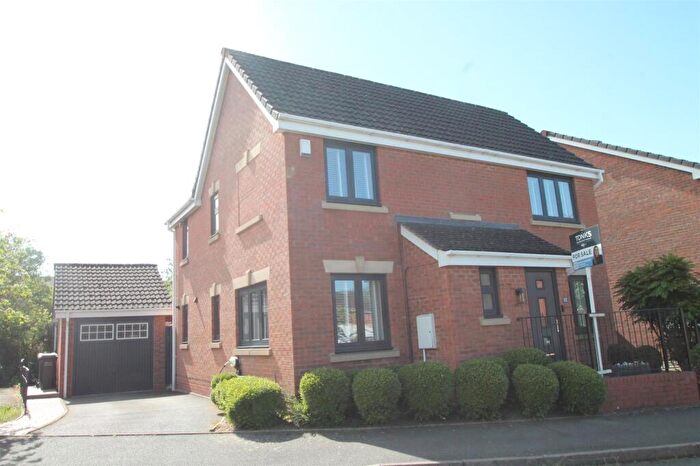 4 Bedroom Detached House For Sale In Tinsley Avenue, Cradley Heath, B64
