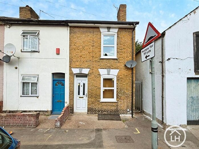 2 Bedroom End Terrace House For Sale In Albany Road, Chatham, ME4