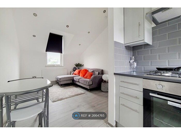1 Bedroom Flat To Rent In Myatts Fields South, London, SW9