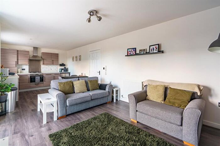 2 Bedroom Flat For Sale In Port Rise, Chatham, ME4