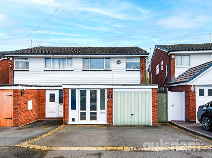 3 Bedroom Semi Detached House For Sale In Hartswell Drive, Kings Heath, Birmingham, West Midlands, B13