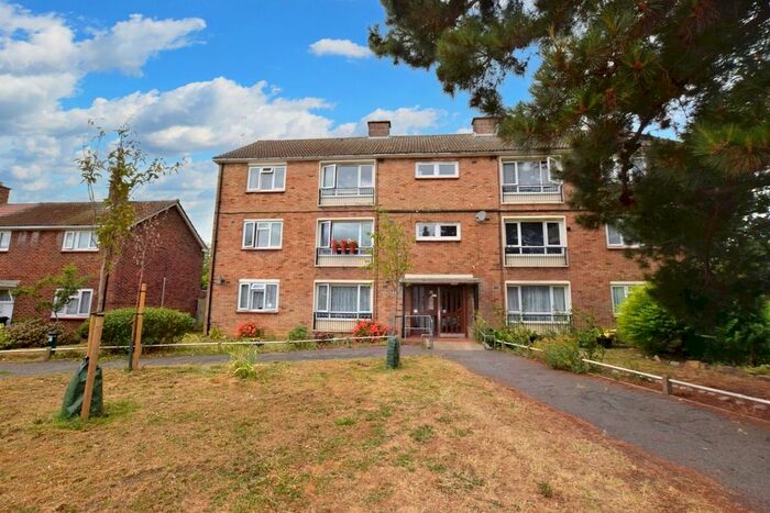 2 Bedroom Flat To Rent In Brading Crescent, Wanstead, E11