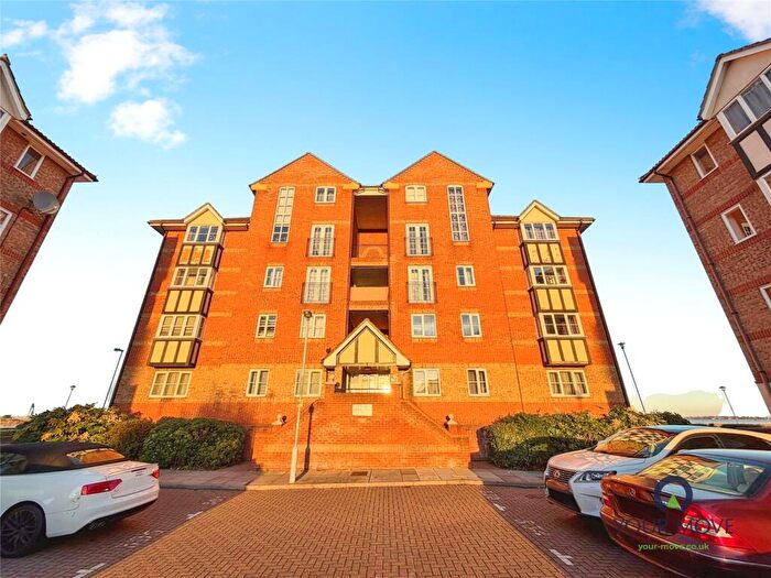 2 Bedroom Flat For Sale In Chandlers Drive, Erith, Bexley, DA8