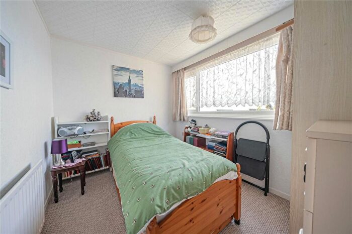 3 Bedroom End Of Terrace House For Sale In Nursery Close, Leeds, LS17