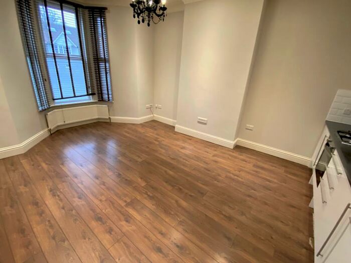 1 Bedroom Flat To Rent In Fortis Green, East Finchley, N2