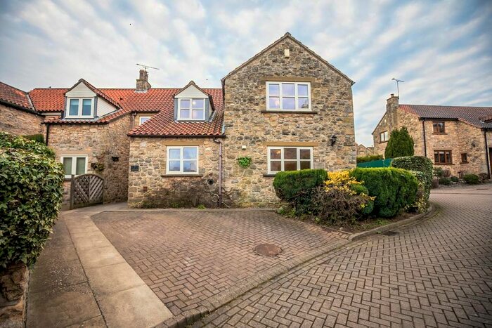 4 Bedroom Semi-Detached House To Rent In The Old Farm House, Kirk Smeaton, WF8