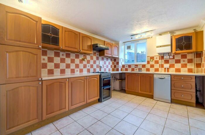 2 Bedroom End Of Terrace House To Rent In Valon Road, Arborfield, Reading, Berkshire, RG2