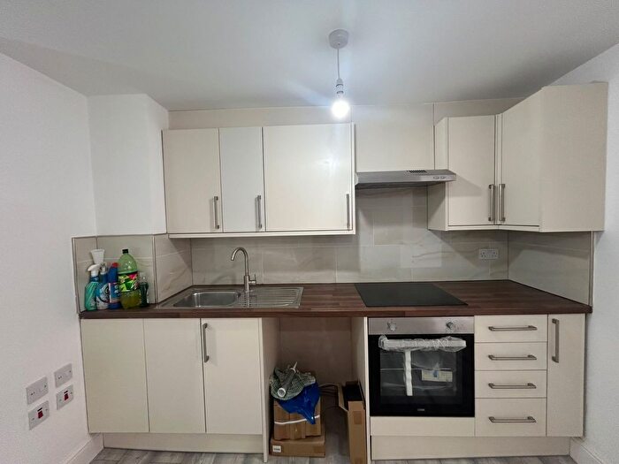 1 Bedroom Studio To Rent In King Street, UB2