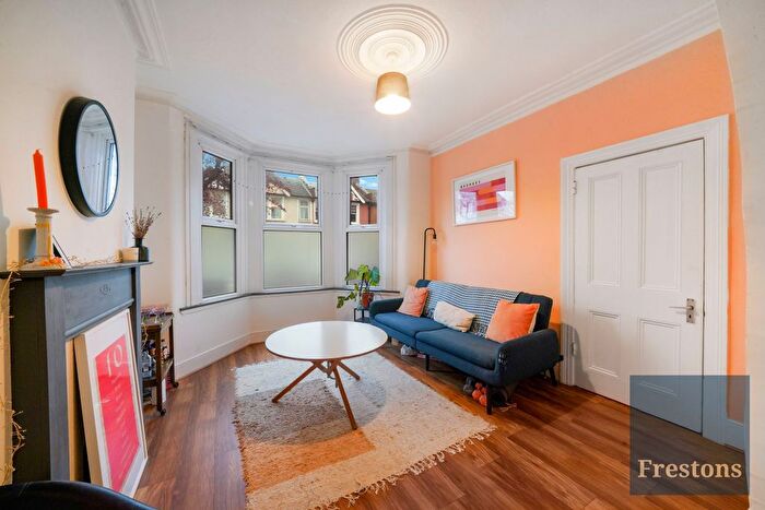 1 Bedroom Flat To Rent In Earl's Court, London, SW5
