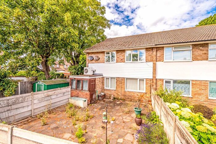 2 Bedroom Maisonette For Sale In Littleton Road, Ashford, TW15