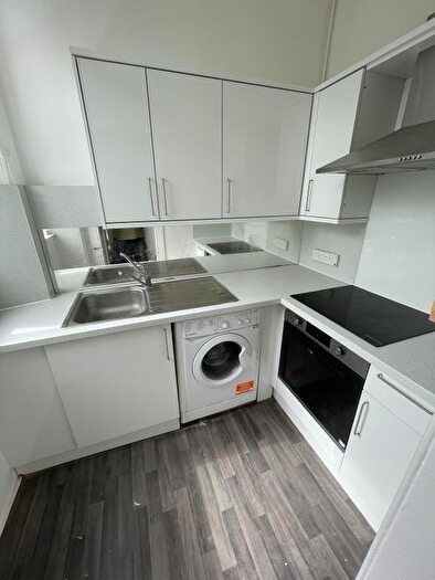 5 Bedroom Flat To Rent In Crighton Place, Edinburgh, EH7