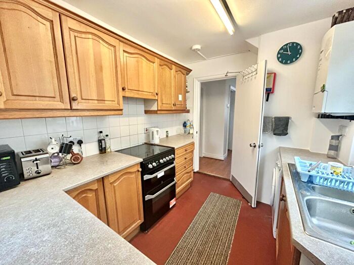 4 Bedroom House To Rent In Belvedere Rd, Cowley Rd, OX4