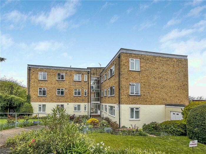 2 Bedroom Flat To Rent In Willowmead Close, Ealing, W5