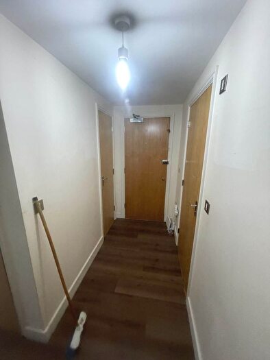 2 Bedroom Flat To Rent In Rosemoor House, West Ealing, W13