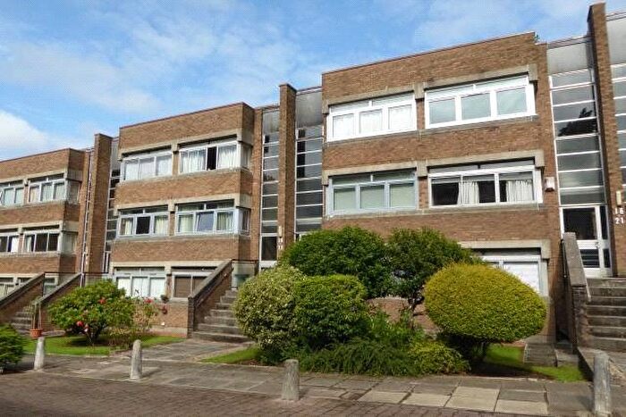 2 Bedroom Maisonette To Rent In Lethington Place, Glasgow, G41