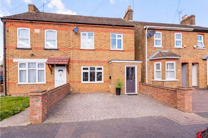 3 Bedroom Semi Detached House For Sale In Willoughby Road, Langley, SL3