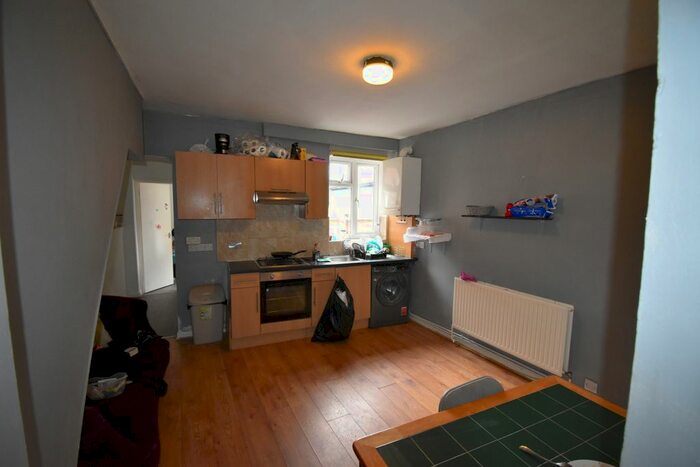 2 Bedroom Flat For Sale In Gordon Road, Harrow, HA3