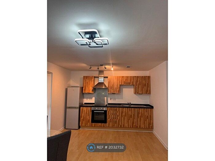 2 Bedroom Flat To Rent In Stillwater Drive, Manchester, M11