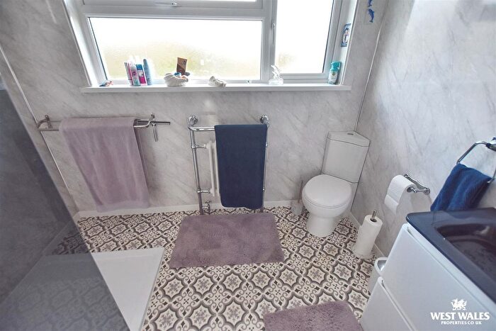 3 Bedroom Detached Bungalow For Sale In Silverstream Drive, Hakin, Milford Haven, SA73