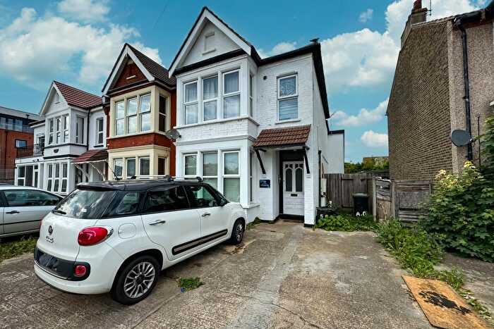 1 Bedroom Flat For Sale In Ambleside Drive, Southend-on-Sea, Essex, SS1