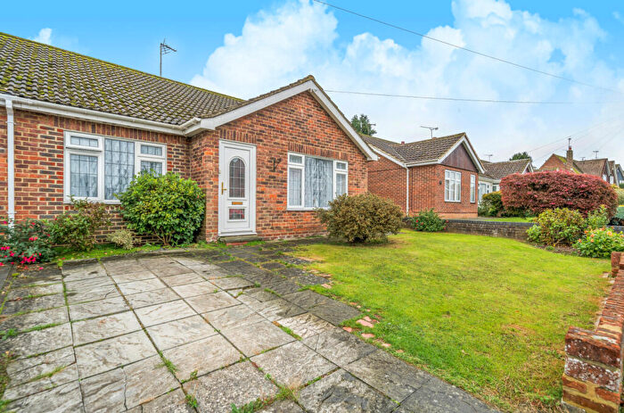 3 Bedroom Bungalow For Sale In Cranbrook Drive, Sittingbourne, Kent, ME10