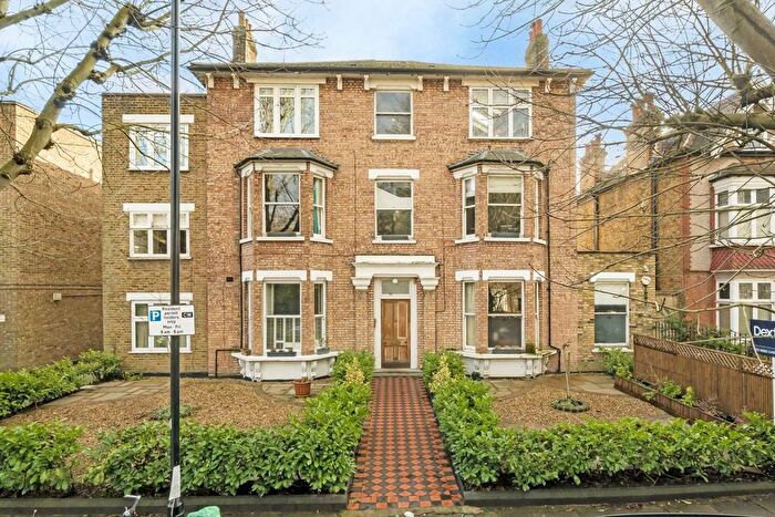 2 Bedroom Flat For Sale In Grosvenor Road, Chiswick, W4