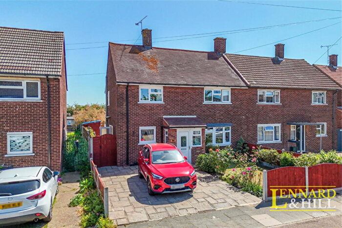 3 Bedroom Semi-Detached House For Sale In Fairway, Stifford Clays, RM16