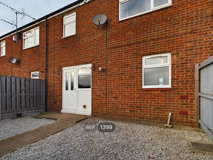 2 Bedroom Terraced House To Rent In Kinderscout Close, Bransholme, HU7