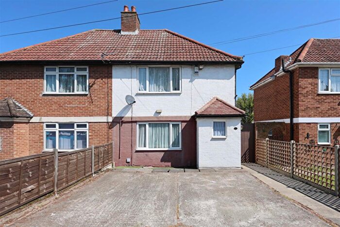 2 Bedroom Semi-detached House For Sale In Birchway, Hayes, UB3
