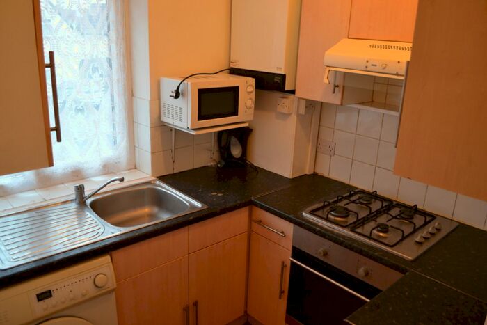 2 Bedroom Flat To Rent In Chandos Crescent, Edgware, HA8