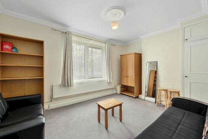 2 Bedroom Flat To Rent In Whites Grounds Estate, London, SE1