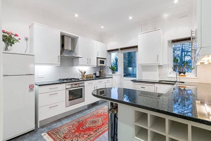 2 Bedroom Flat For Sale In Spencer Road, Grove Park, Chiswick, W4