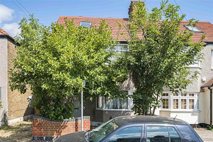 3 Bedroom Semi Detached House For Sale In Northdown Road, Welling, Kent, DA16