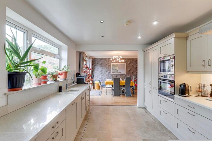 4 Bedroom Detached House For Sale In Oakfield Drive, Sandiacre, Nottinghamshire, NG10
