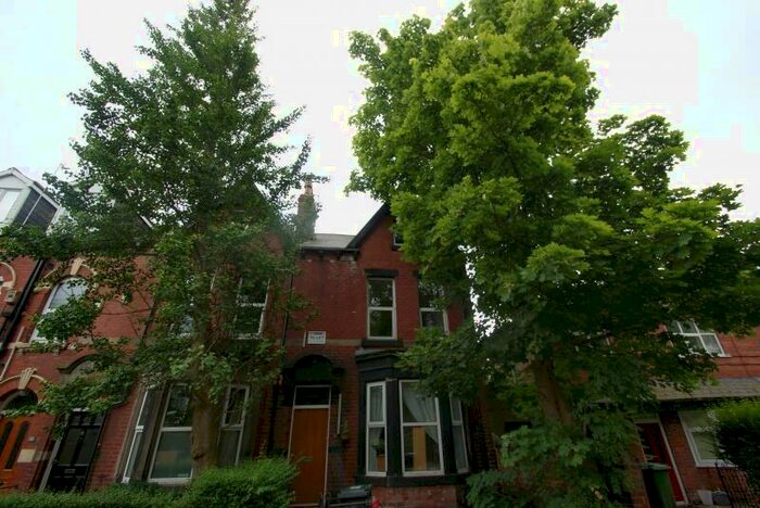 3 Bedroom Flat To Rent In Regent Park Terrace, Hyde Park, Leeds, LS6