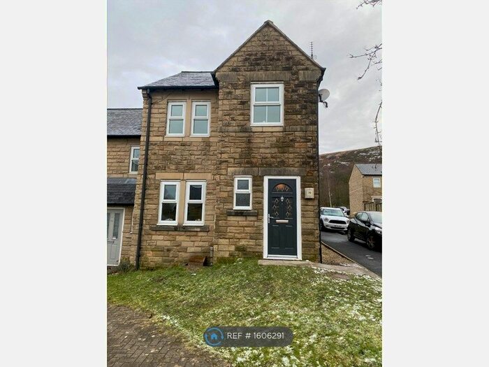 3 Bedroom Semi-Detached House To Rent In Calico Crescent, Carrbrook, Stalybridge, SK15