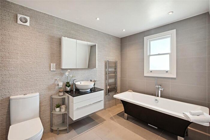 3 Bedroom Terraced House For Sale In Bridge Lane, London, SW11
